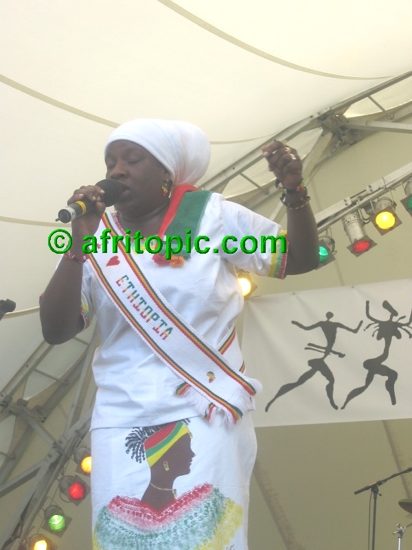 ../Images/AfricaFestival-28-29May05 190.jpg